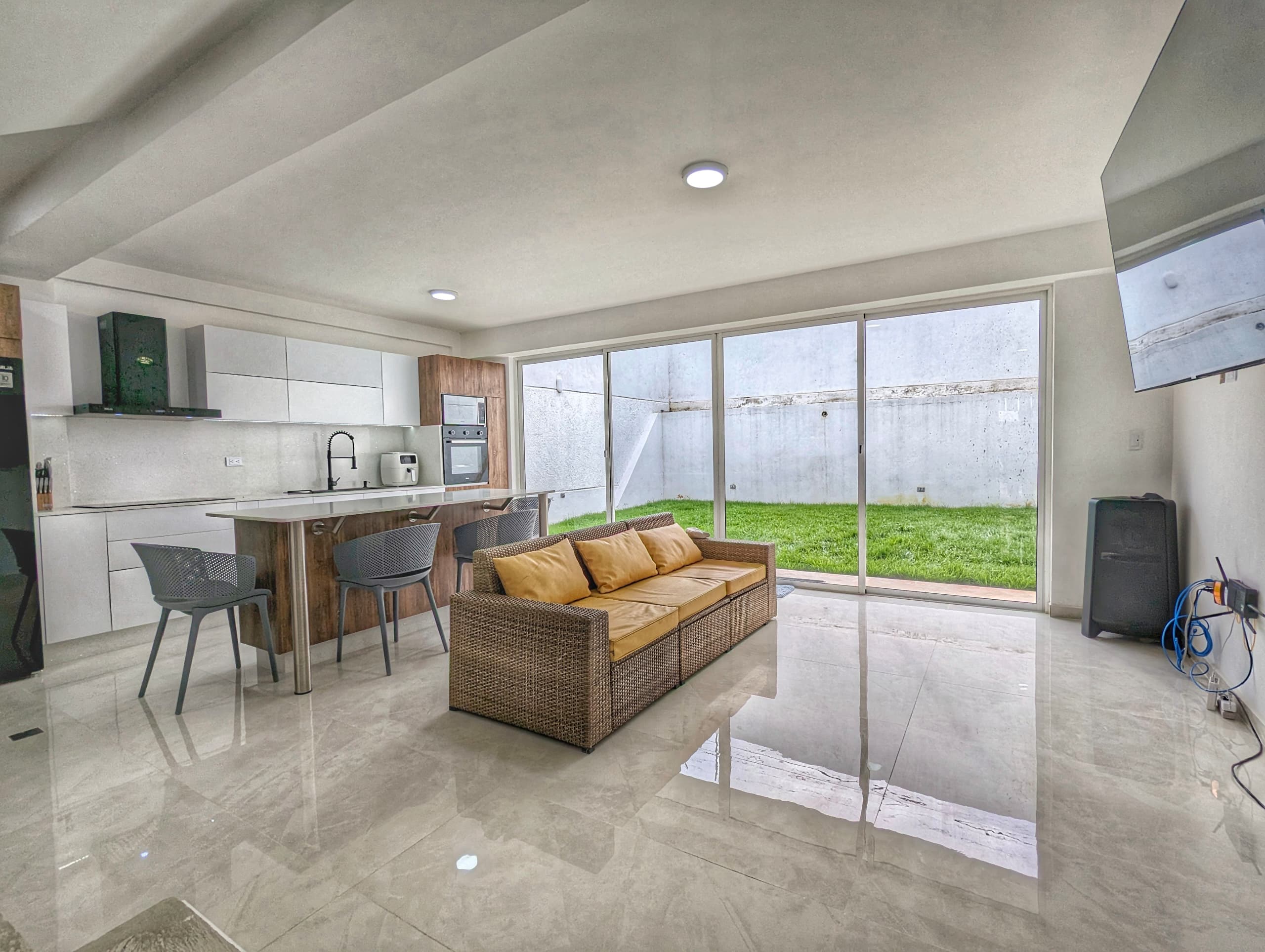 Brandnew House in El Trigal Norte - Hermosa Casa en El Trigal Norte